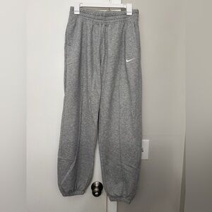 Nike Women’s Heather Gray Sweatpants S
